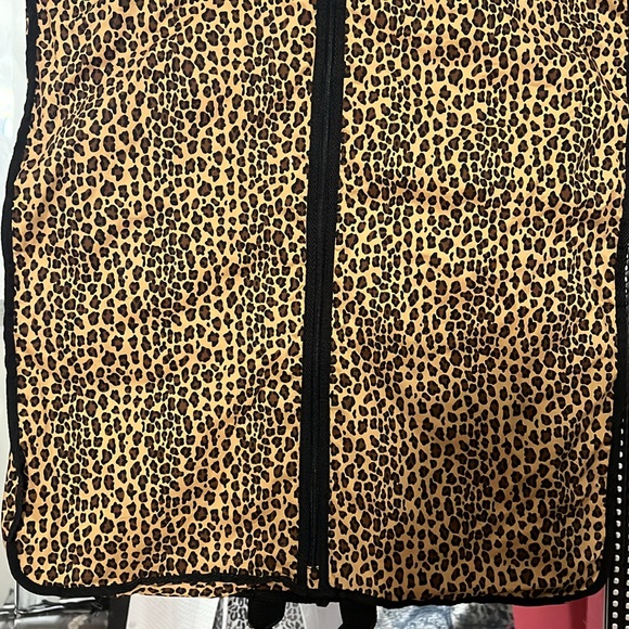 ANIMAL PRINT GARMENT HOLDER 39” x 22” - Picture 2 of 8